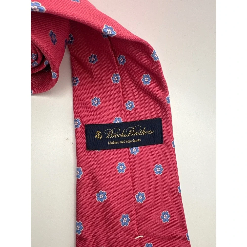 Brooks Brothers Mens Silk Tie Red Blue Floral Medallion Geometric Pattern